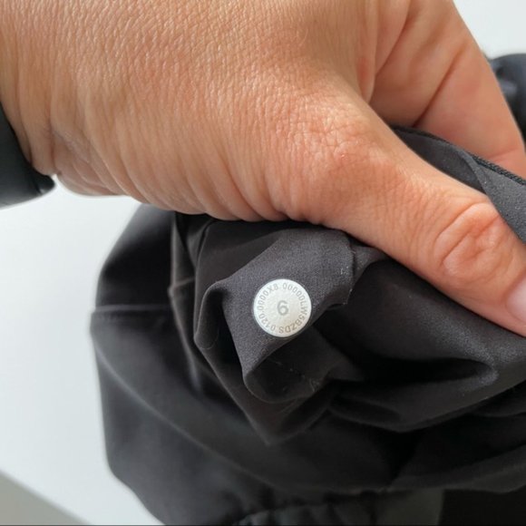 Lululemon On The Fly Joggers Black 6 - Picture 3 of 6